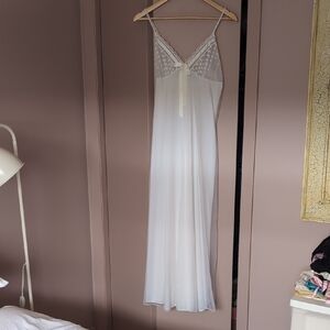 Elegant White Fifties Nightgown